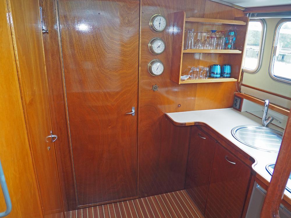 Salon, Accommodatie